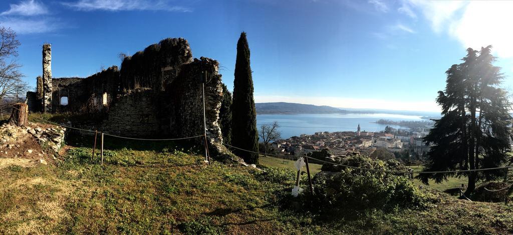 La Casa Nel Parco Villa Arona Bagian luar foto