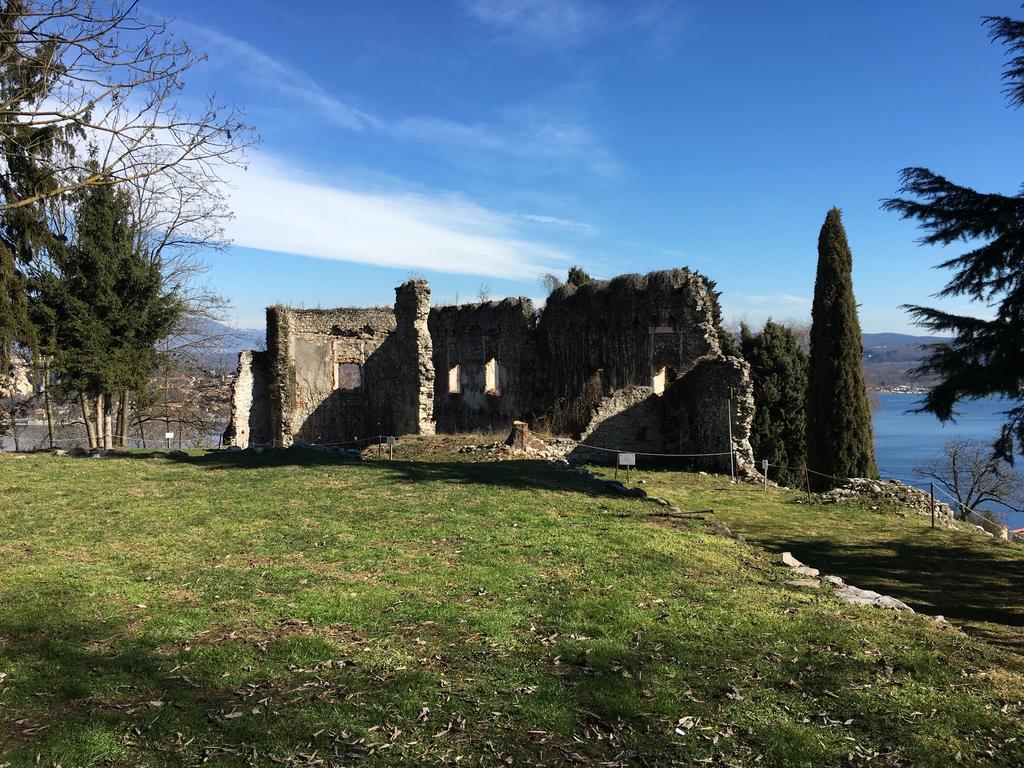 La Casa Nel Parco Villa Arona Bagian luar foto