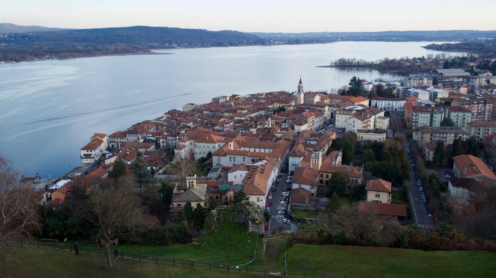 La Casa Nel Parco Villa Arona Bagian luar foto