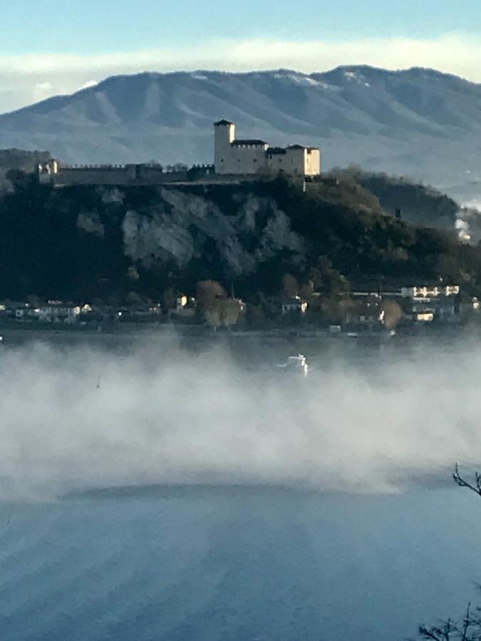 La Casa Nel Parco Villa Arona Bagian luar foto