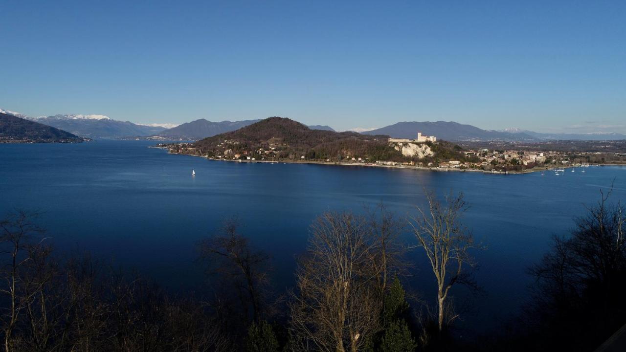 La Casa Nel Parco Villa Arona Bagian luar foto